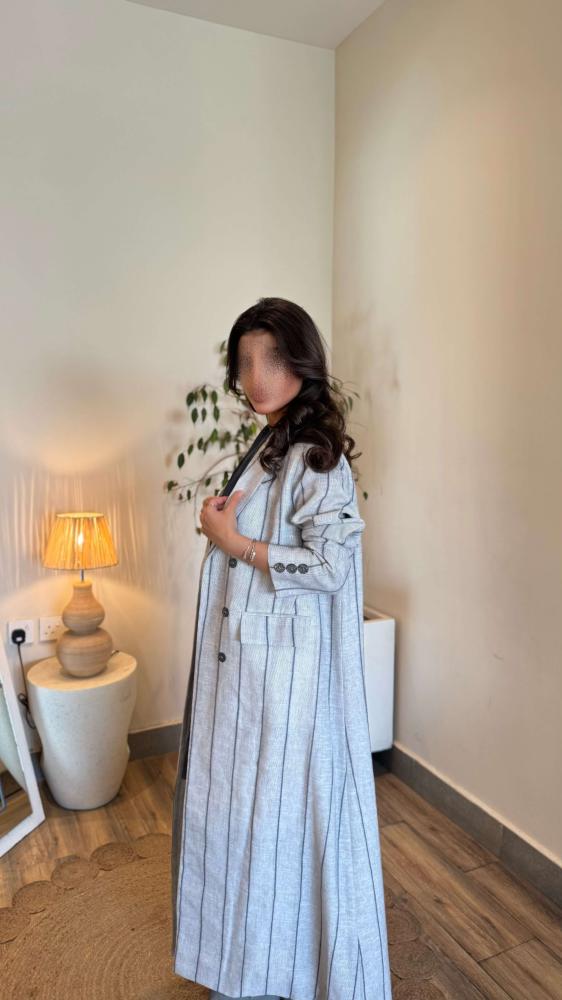 بليزر لينن زري رصاصي فاتح على ابيض مخطط رمادي