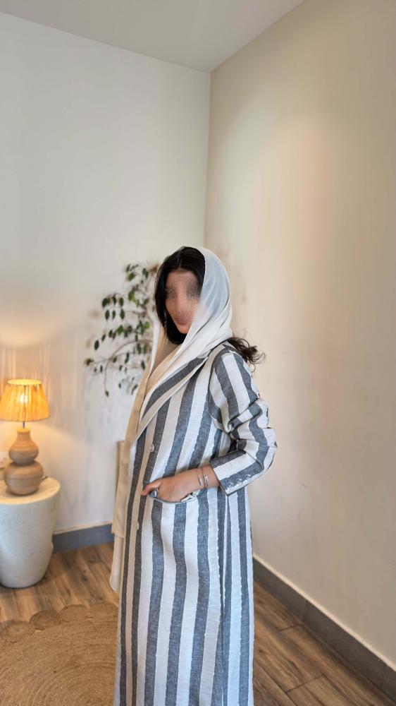 بليزر لينن مخطط زري رصاصي مع اوف وايت