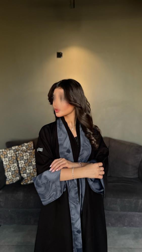 رمادي غامق