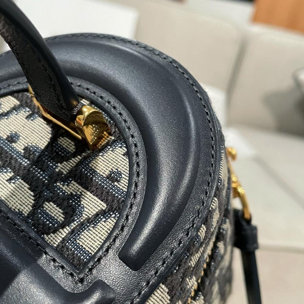 SMALL CD SIGNATURE VANITY CASE
