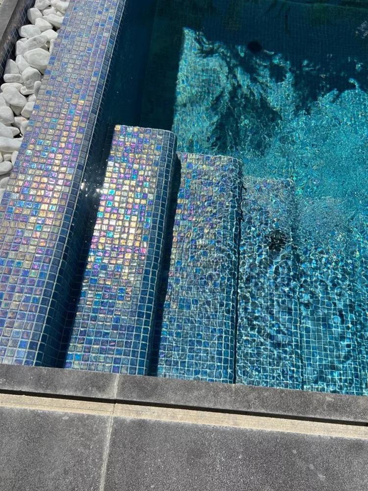 بلاط أسباني موزاييك للمسابح 2.5* 2.5 Pearl 100 ( عينه شيت مقاس 30*30 سم )
