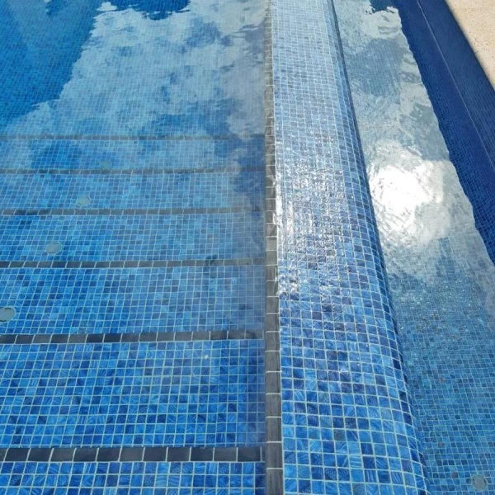 بلاط أسباني موزاييك للمسابح 2.5* 2.5 Shark ( عينه شيت مقاس 30*30 سم )