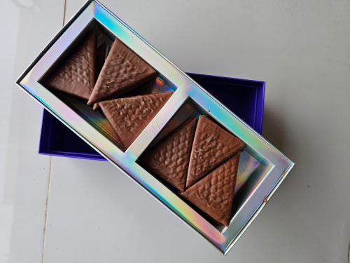 رقائق الشكولاتة المثلثة