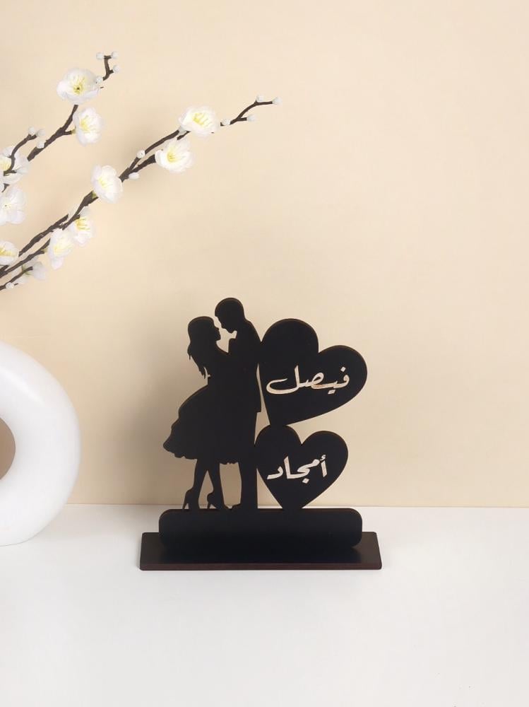 هدية ستاند العروسين مخصصة بالاسم اسود