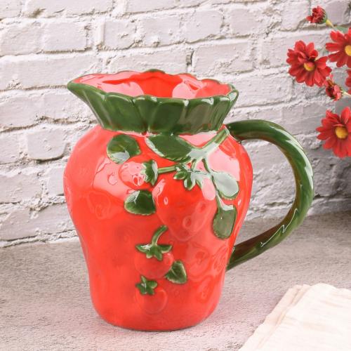 ابريق شكل الفراولة