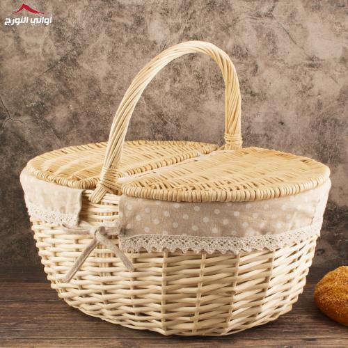 سلة خيزران بغطاء وقماش منقط