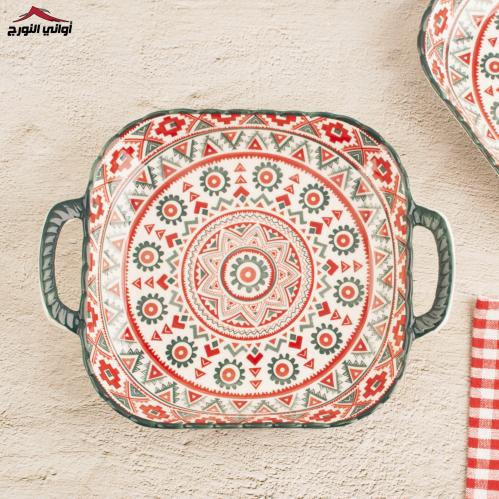 صحن مربع بيد زخرفة أحمر