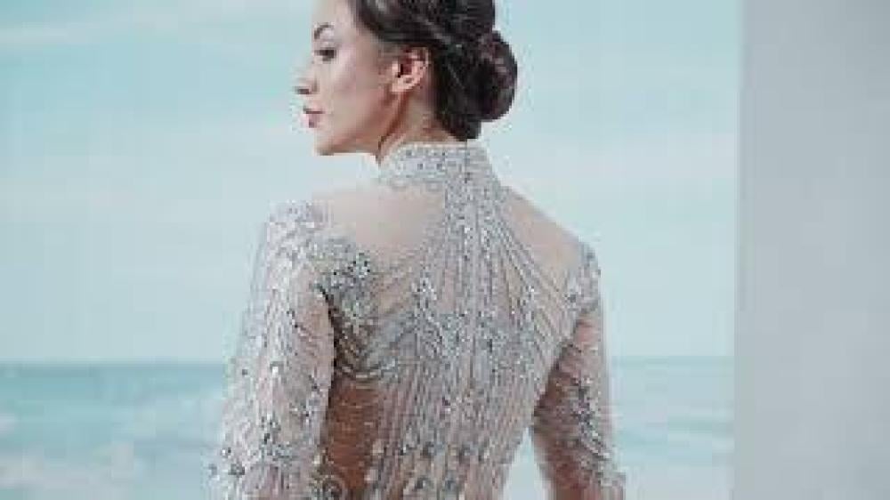 فستان سهره  تول كلوش بأكمام طويله شك كامل بحبات الكريستال واللألئ