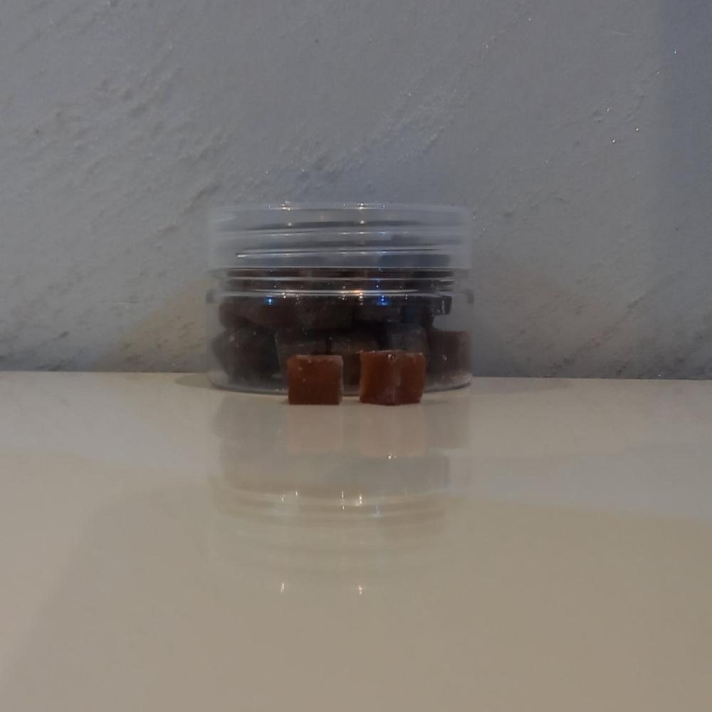 مستكة معطر برائحة عود بالهيل