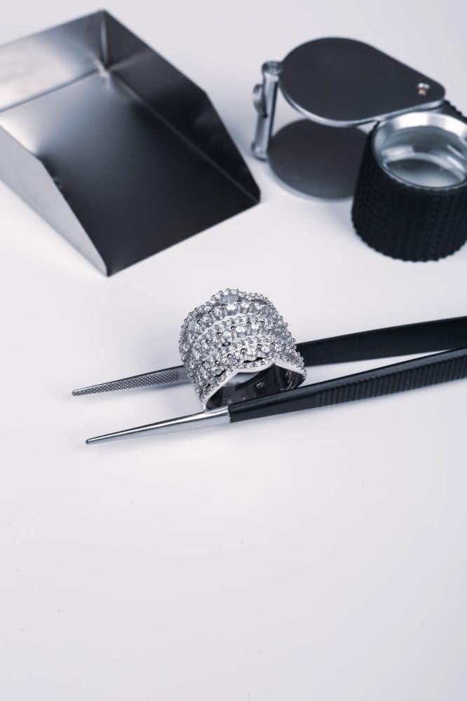 المجوهرات: تاريخها، أنواعها، وأسرار جمالها التي لا تنتهي