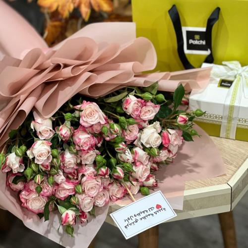 شوكولاتة باتشي مع بوكيه ورد بيبي روز pink mix