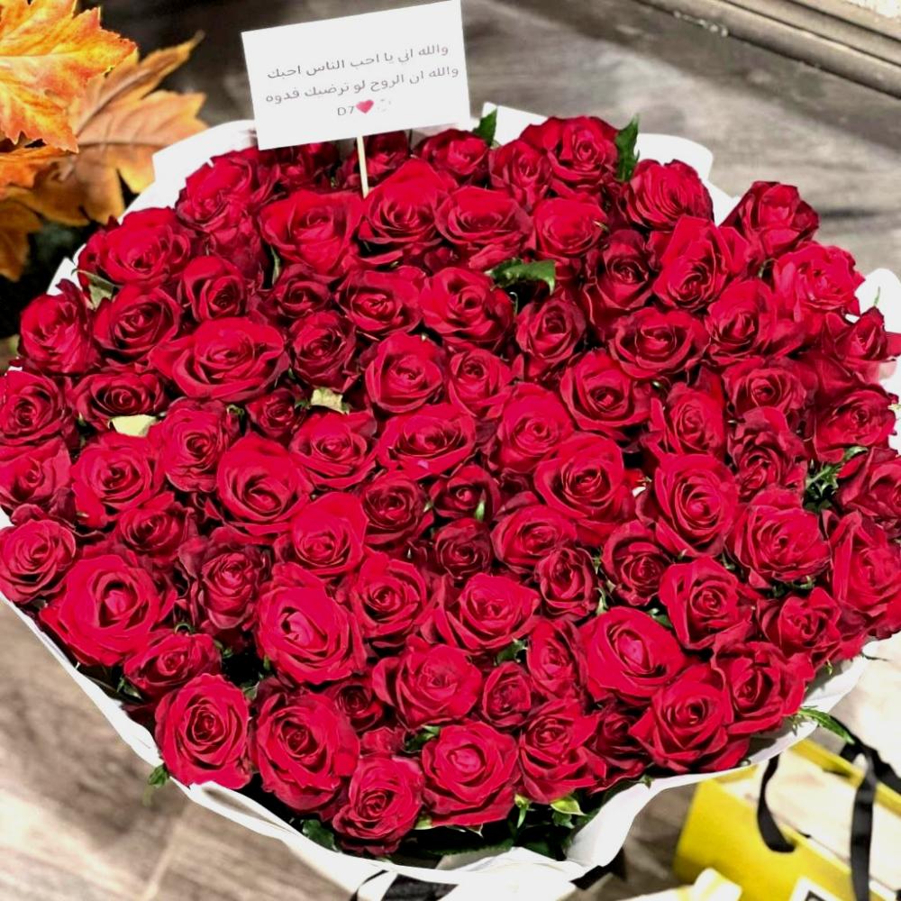 شوكولاتة باتشي مع بوكيه ورد 100 جوري أحمر من أجود الأنواع
