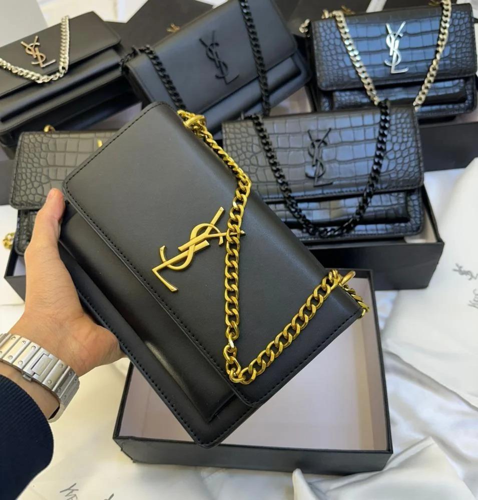 أسود شعار ذهبي جلد