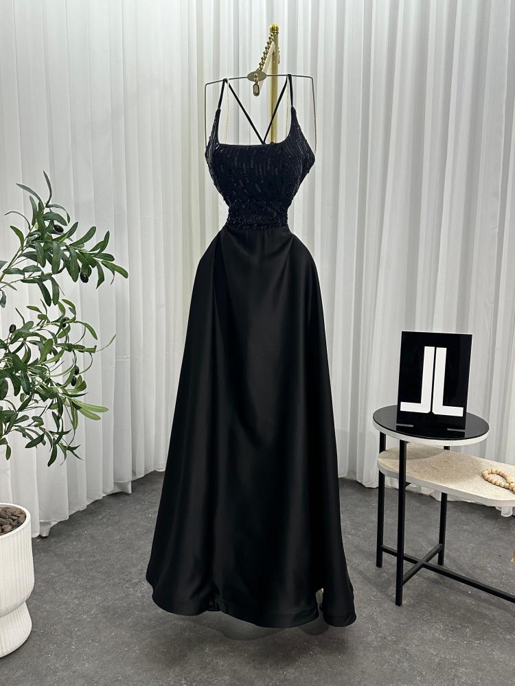 فساتين حرير فخمة