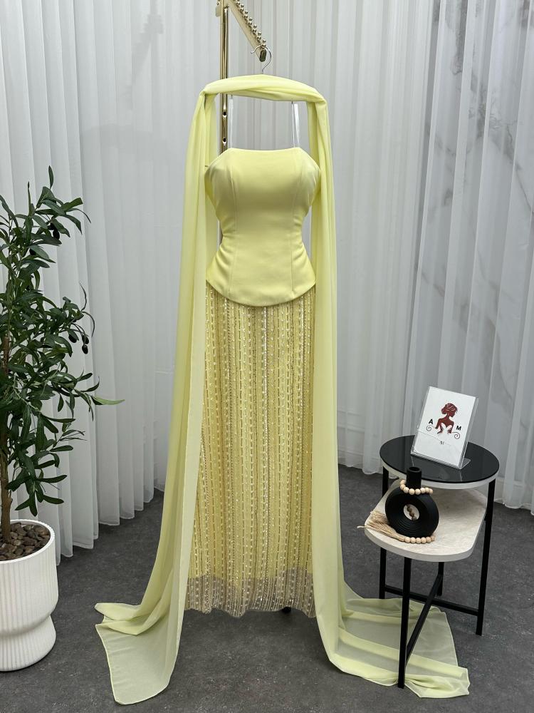 فستان اصفر فاتح