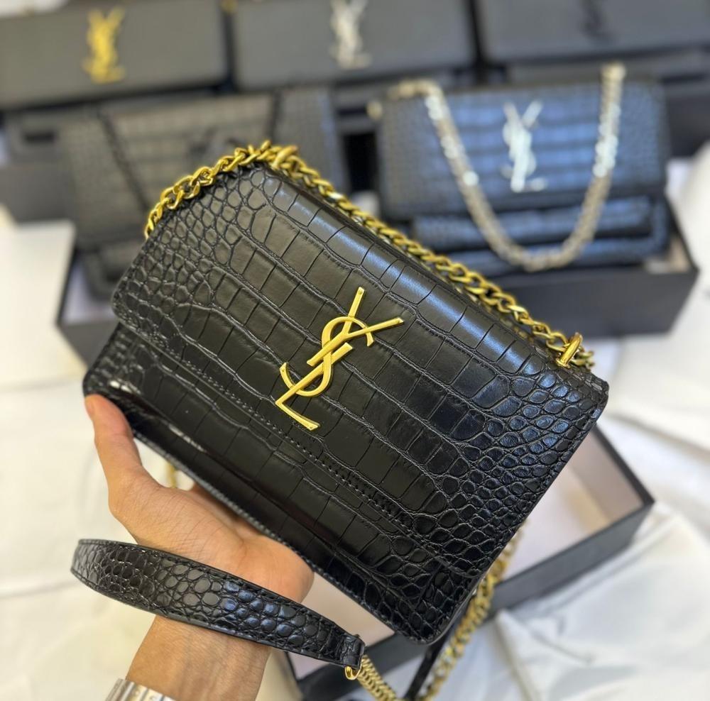 أسود شعار ذهبي
