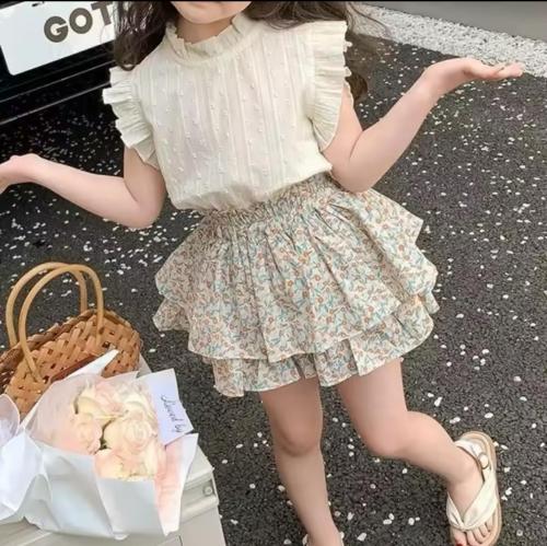 طقم بنات ( بلوزة وتنورة قصيرة)