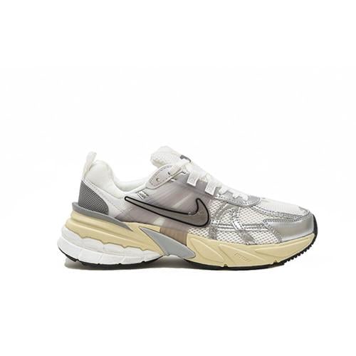 حذاء NIKE نسائي