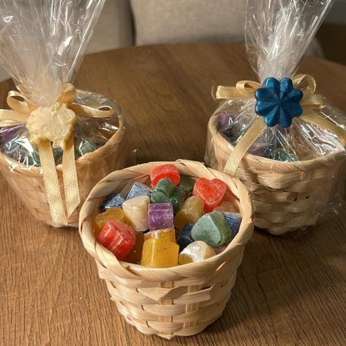 سلة توزيعات مستكة معطرة (٥٠ حبة)