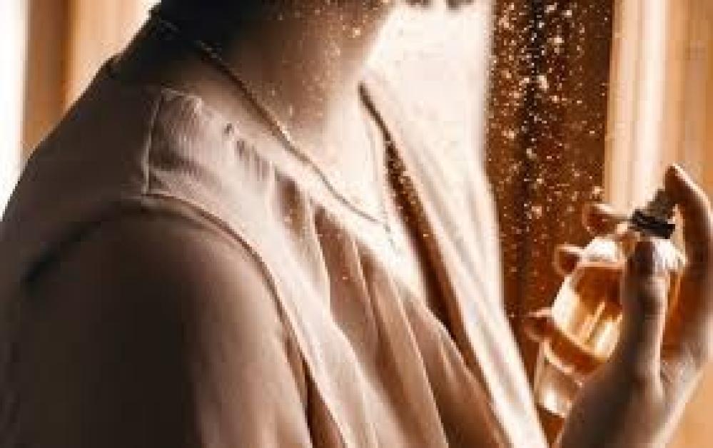 أكثر عطر نسائي مبيعا في العالم لمحبي الفرمونات 2024