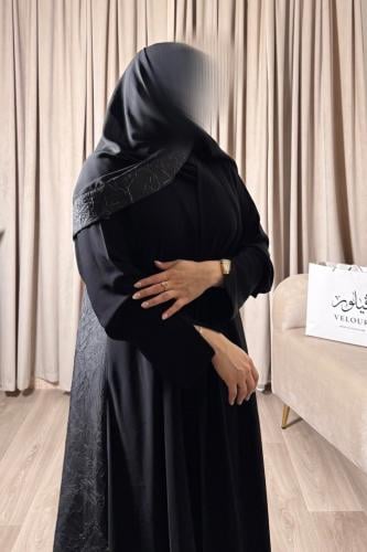 عباية كريب ملكي مع جاكار من الخلف