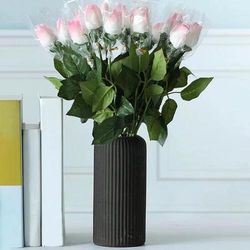 مزهرية زهور تشبه السيراميك مخططة