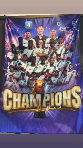 علم متر في متر ونص الاهلي
