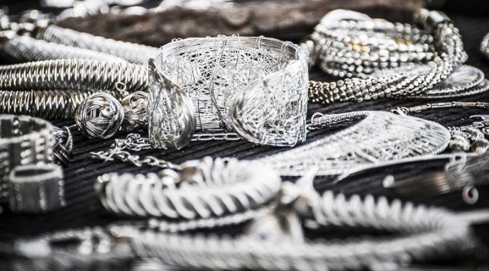 كيفية معرفة الفرق بين الفضة الحقيقية والمزيفة؟