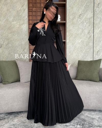 فستان أسود بلمسة كلاسيكية ذو طيات