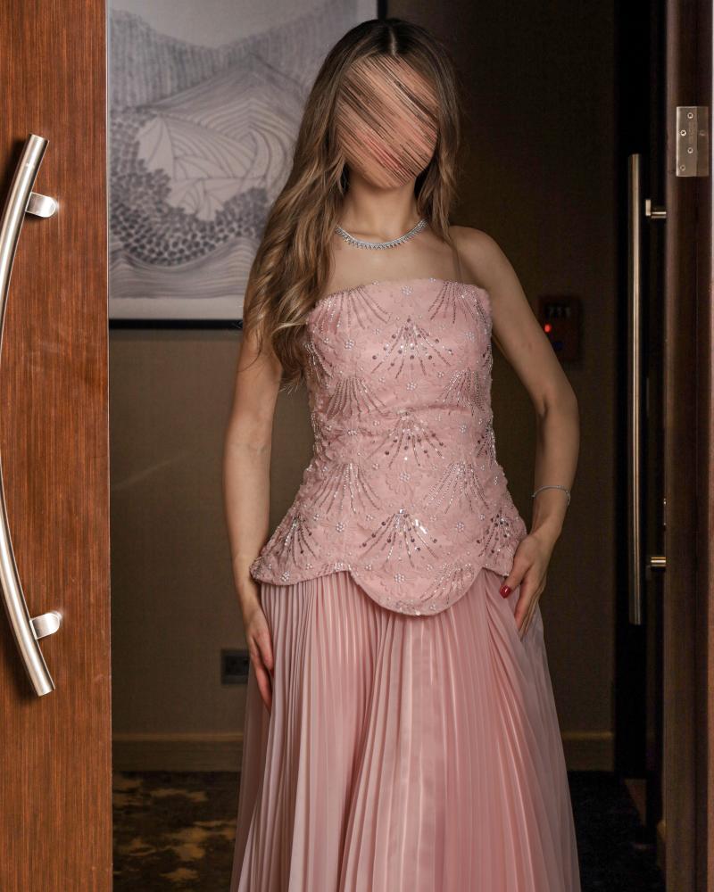 Long pink dress with a peplum cut - Sadeim