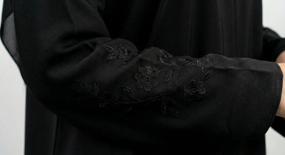 افضل خامات العبايات المناسبات وكيف تختارين الأنسب لكِ؟