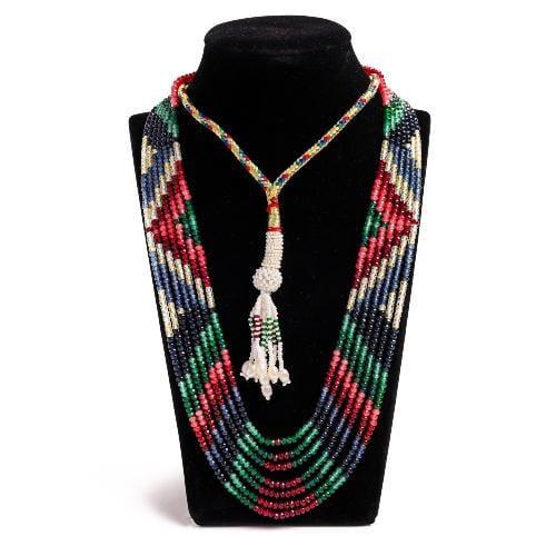 عقد فاخر بأحجار كريمة ملونة بشكل متدرج