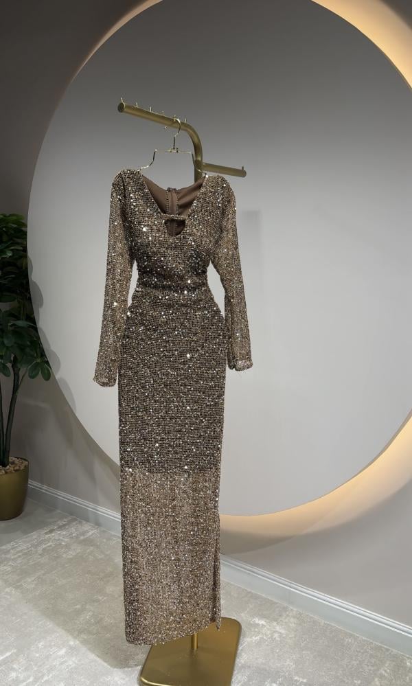 فستان سهرة بني