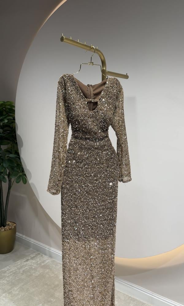 فستان سهرة بني