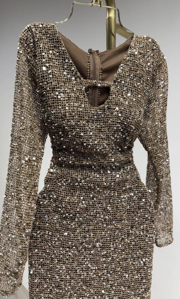 فستان سهرة بني