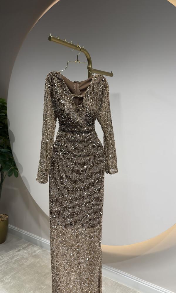 فستان سهرة بني