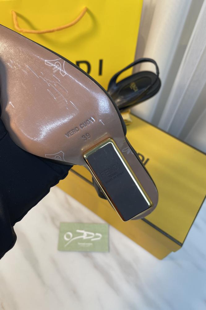 حذاء فندي جلدي بكعب منحوت 10 سم