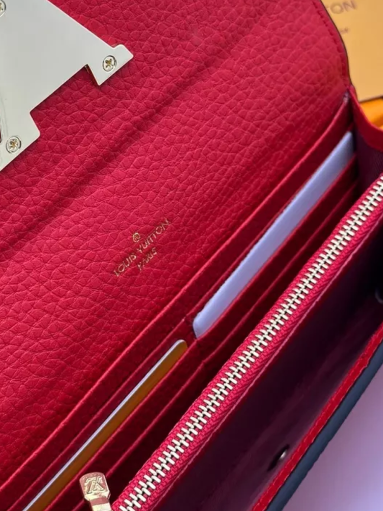 محفظة ميني للنساء من لويس فيتون - الأحمر