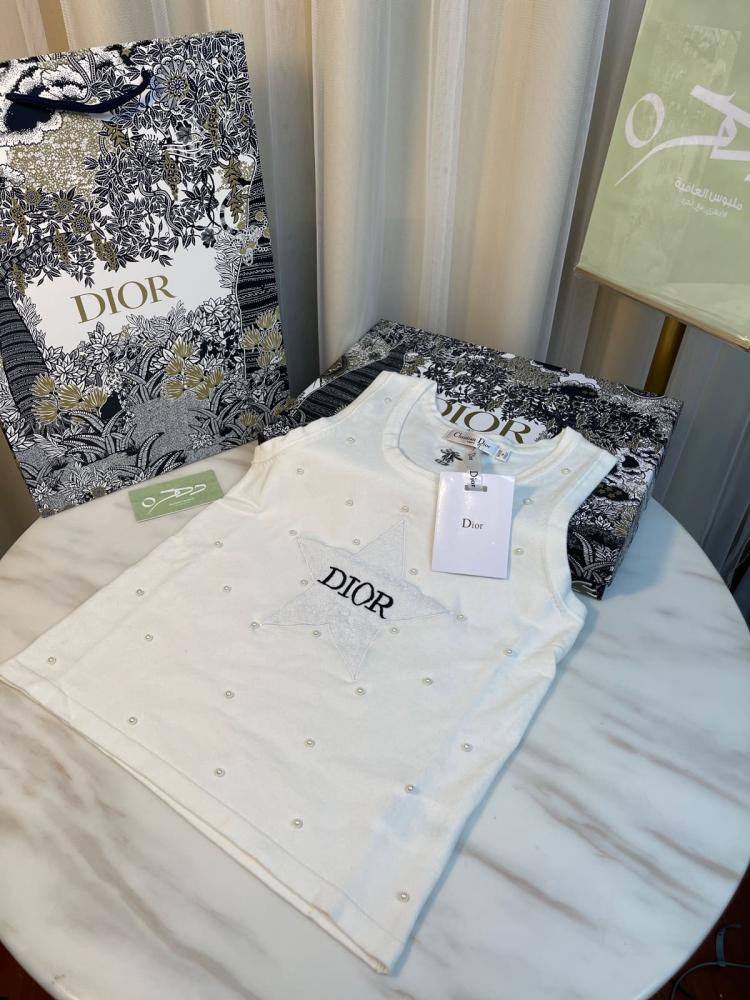 توب ديور المرصع باللؤلؤ