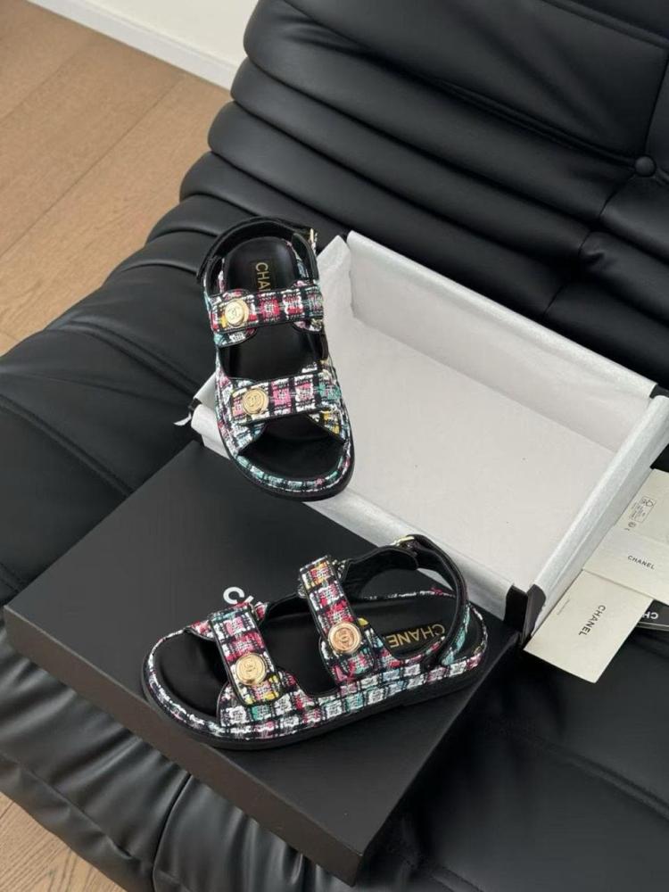 صندل شانيل CC المسطحة بتصميم Dad