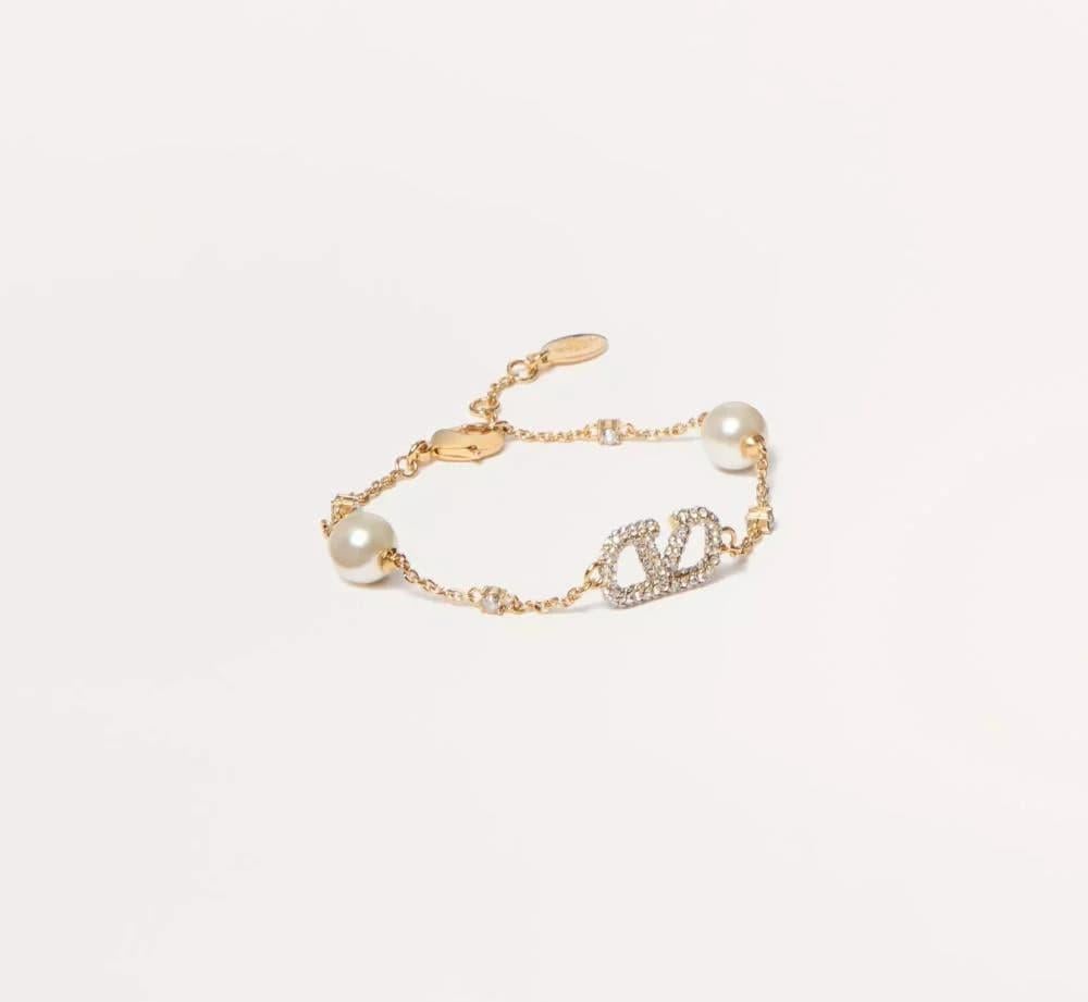 سوار بشعار فلوجو مرصع بكريستالات بلؤلؤتين من فالنتينو