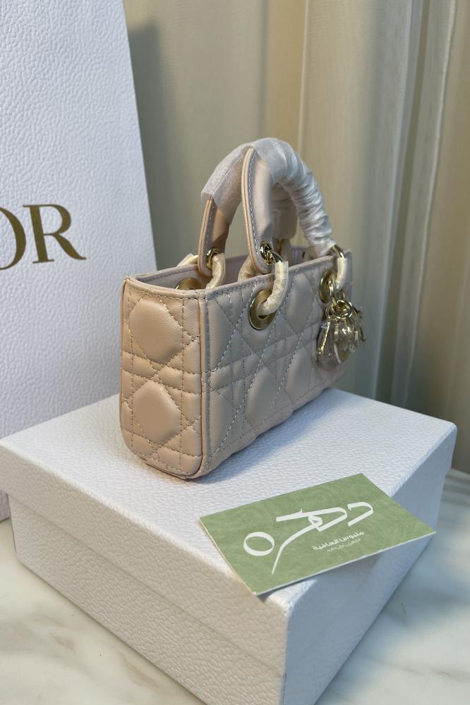 حقيبة ليدي ديور الصغيرة مقاس ١٦