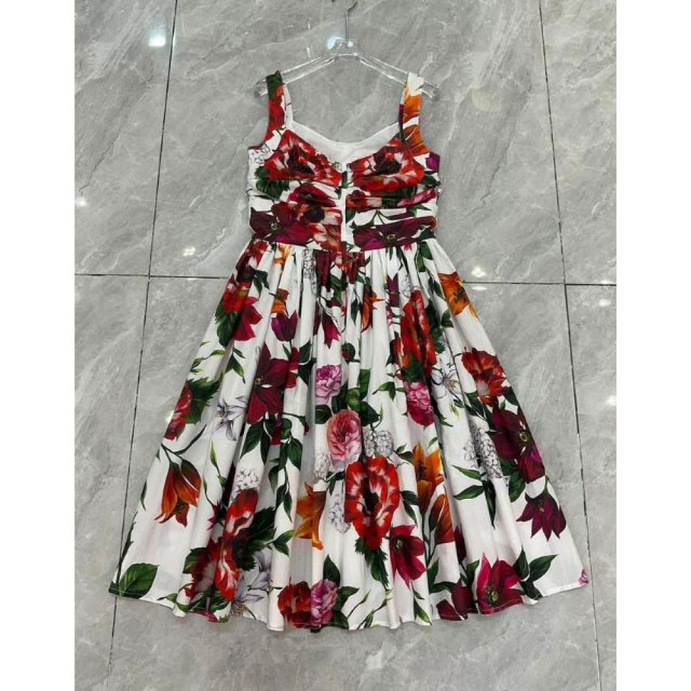 فستان صيفي بطبعة زهور من دولتشي آند غابانا