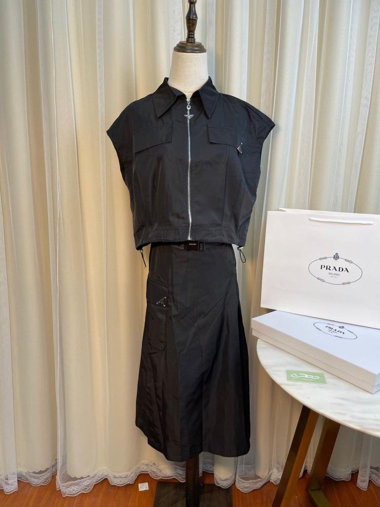 بدلة برادا النسائية المكونة من قطعتين