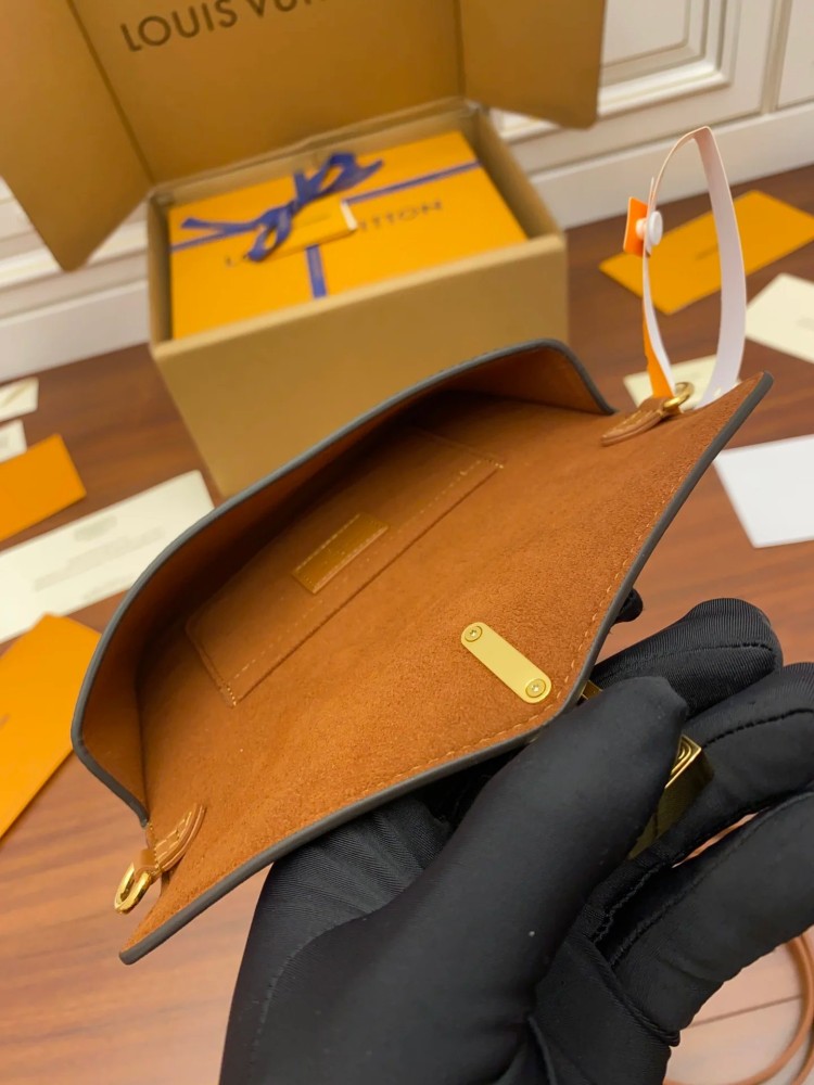 حقيبة لويس فيتون Padlock On Strap