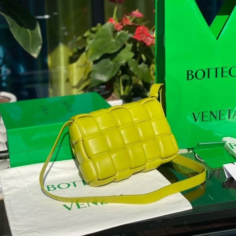 حقيبة كاسيت من بوتيغا فينيتا