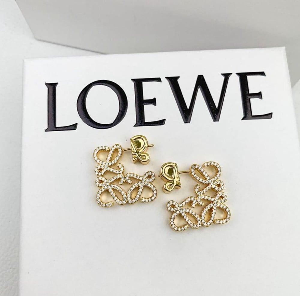 حلق لويڤي ذهبي مرصع بالكريستال