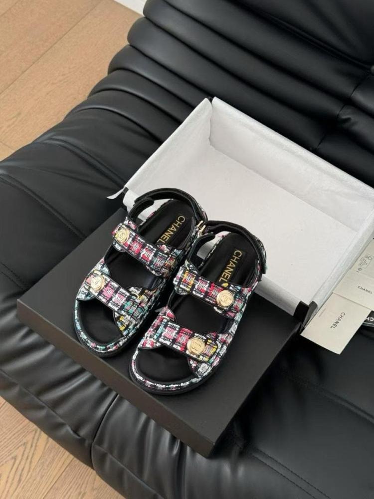 صندل شانيل CC المسطحة بتصميم Dad