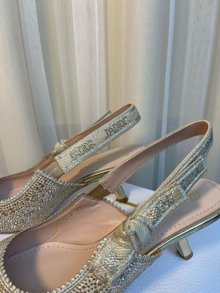 صندل لامع جادور من كريستيان ديور