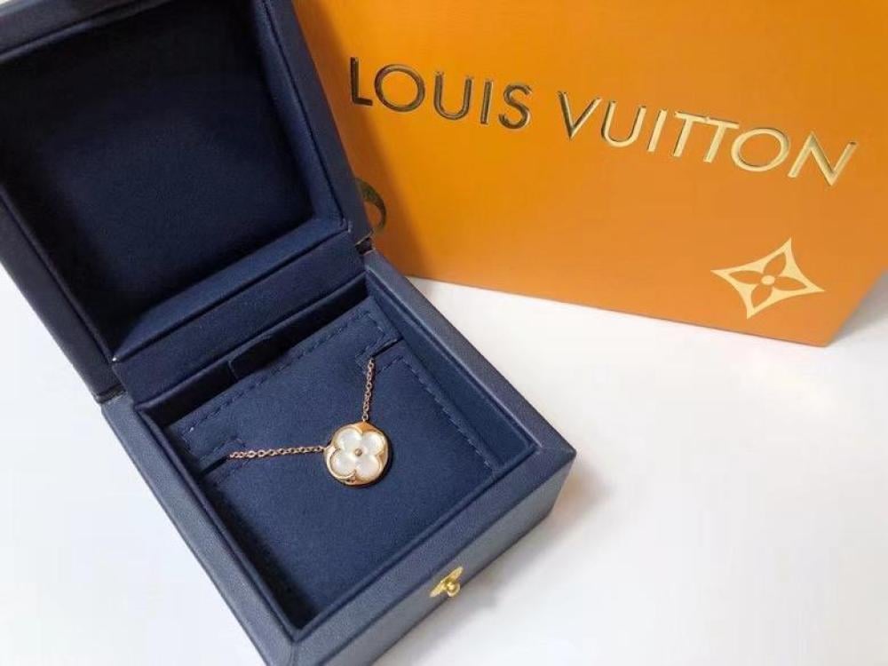 قلادة زهرة ملونة على شكل شمس من لويس فيتون